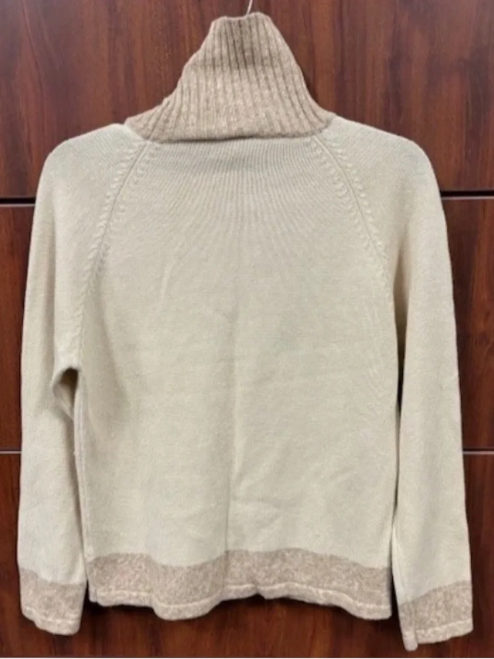 Dockers Early 2000s Beige/White Women's Turtleneck Sweater like new size M
